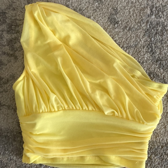 One shoulder crop - Picture 2 of 4